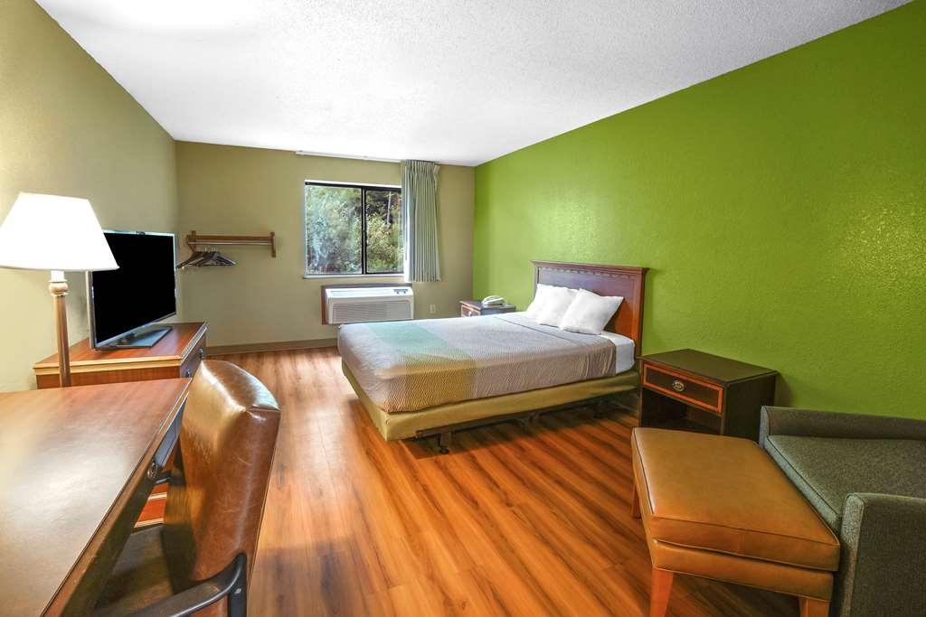 Motel 6 مورهيد الغرفة الصورة