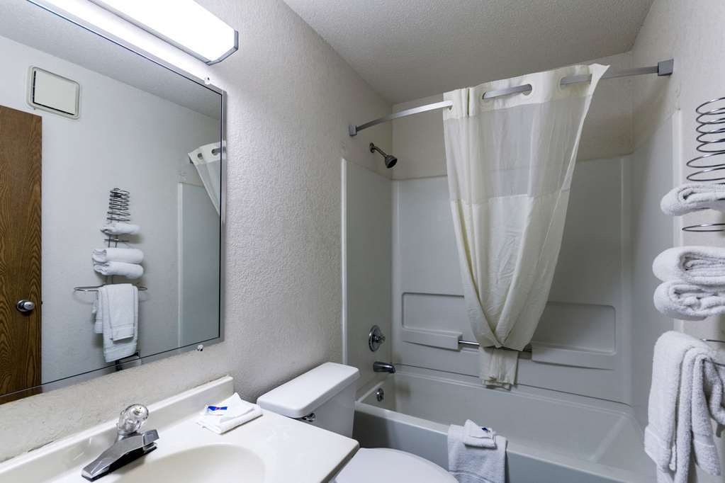 Motel 6 مورهيد الغرفة الصورة